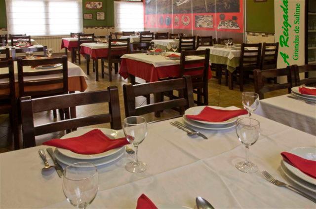 A Reigada Hotel Restaurante Grandas de Salime Bagian luar foto